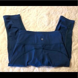 Lululemon 🍋 Crops , size 4